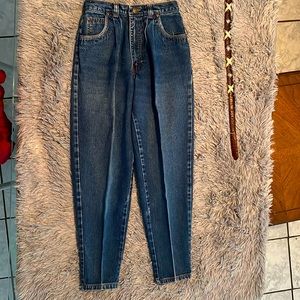 Ladies Vintage Jordache Jeans size 9 denim 27”inseam Pleated, tapered leg